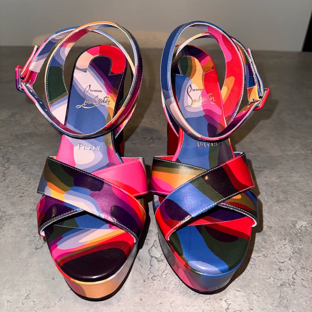 CHRISTIAN LOUBOUTIN RED BOTTOMS- NEVER WORN.